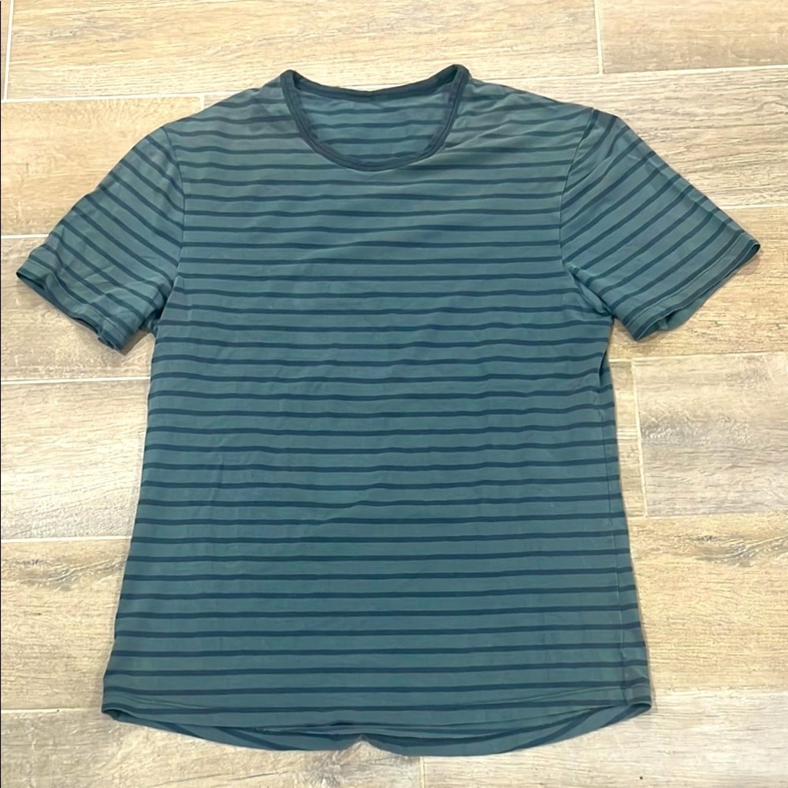 Lululemon Men's Striped Blue T-Shirt